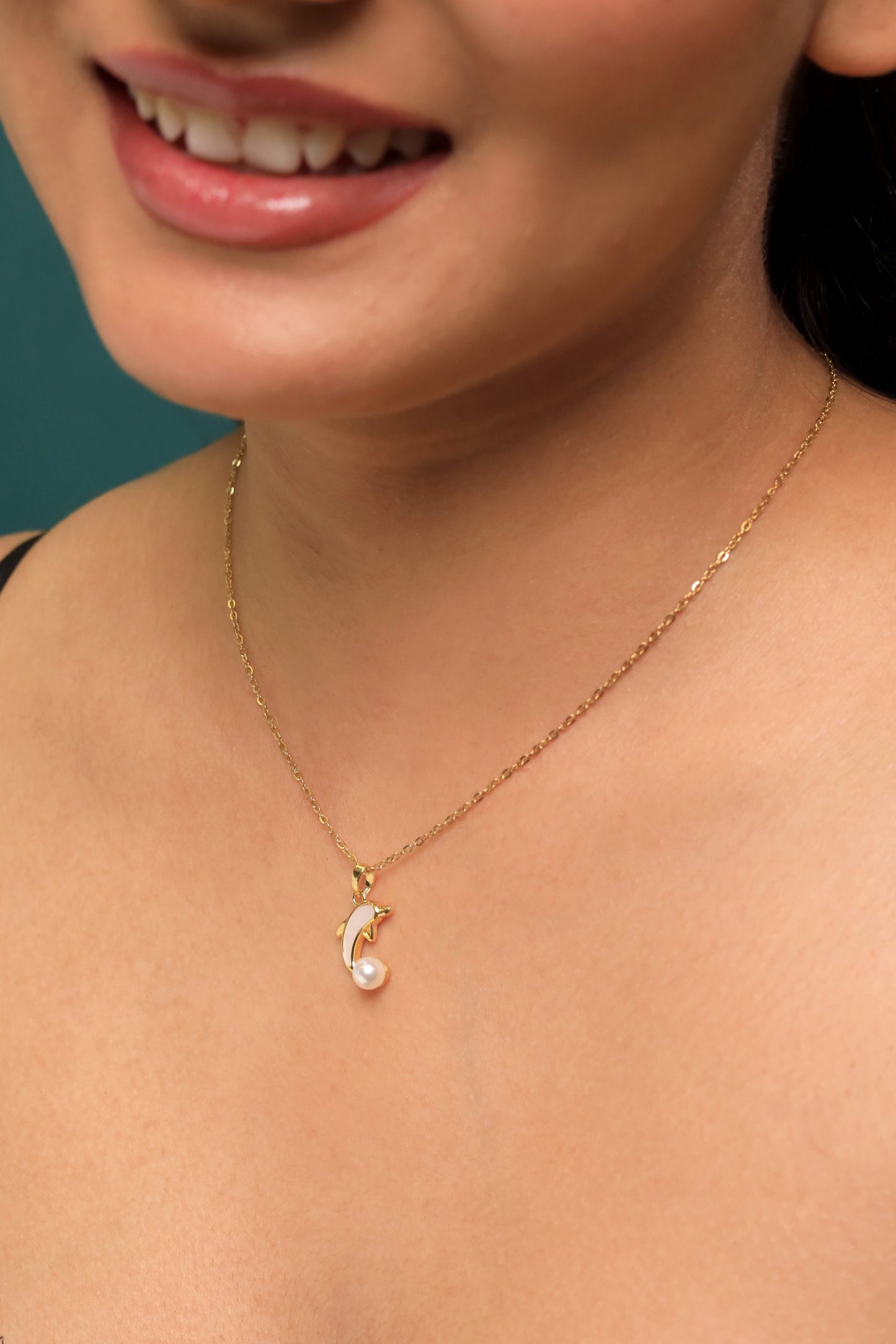 Latest Dolphin Shaped Pearl Chain Necklace for Women