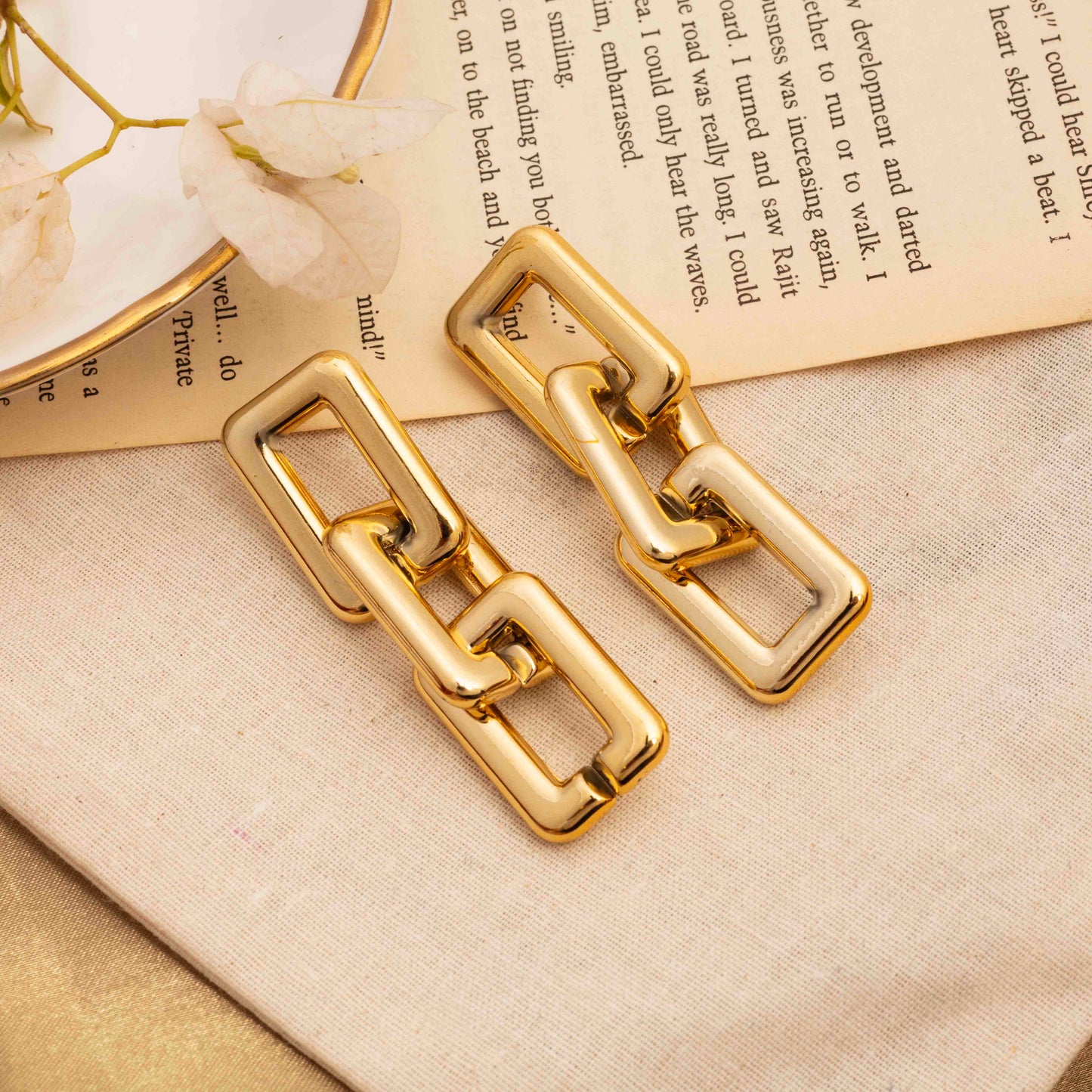 Shop Inter Lock Chain Shaped Earring for Girls