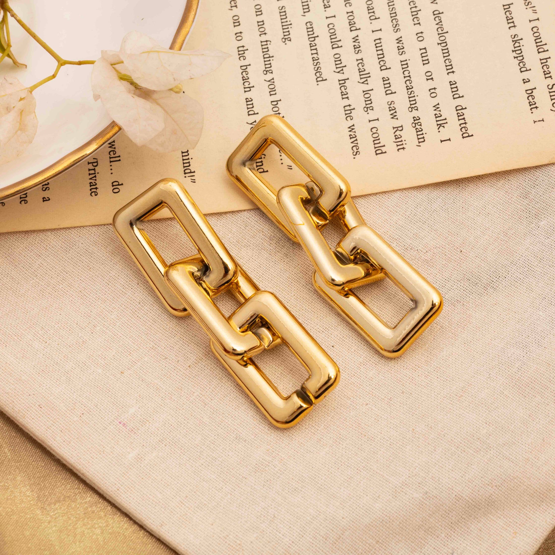 Shop Inter Lock Chain Shaped Earring for Girls